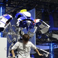 インテルブースで、ロボットに乗った気分を味わう……東京ゲームショウ 2016 画像