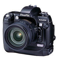 　富士写真フイルムは28日、デジタル一眼レフカメラ「FinePix S3 Pro」の発売日を11月下旬に延期すると発表した。