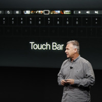 Apple、「Touch Bar」搭載の新型MacBook Pro発表！ファンクションキーありのモデルも継続展開 画像