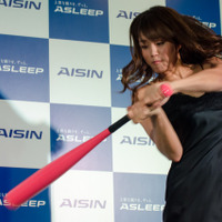 ASLEEP新商品発表会に稲村亜美が登壇（2016年11月2日）