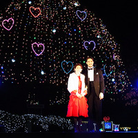 中山競馬場クリスマスイルミネーション初日イベントに登壇した吉田沙保里（11月27日）