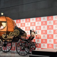 CMで実際に使用したかぼちゃの馬車もお披露目