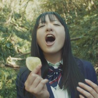 歌が上手すぎる女子高生・鈴木瑛美子さんが湖池屋のシュールなCMを歌い上げる