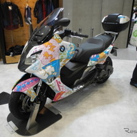 昭和女子大学の学生がラッピングデザインしたバイク