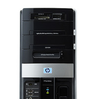 下部には左右に開く「HP バタフライドア」が。左側にはIEEE1394×1、USB×2、ヘッドホン/マイク端子を装備。右側は3.5インチタイプの「HPパーソナル・メディア・ドライブ」を格納するベイが