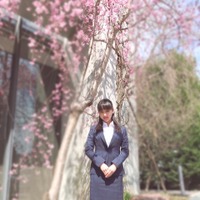平祐奈、スーツ姿で大学の入学式へ「ドキッドキの 新世界!!」 画像