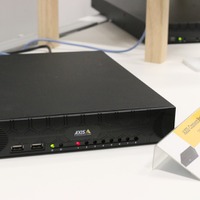 「AXIS Camera Station S20 アプライアンスシリーズ」の8チャンネル（4TB）モデルの「AXIS S2008」（撮影：防犯システム取材班）