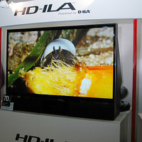 70V型のHD-ILAリアプロTV（参考出品）