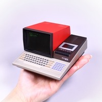 懐かしのパーソナルコンピューター「MZ-80C」が手のひらサイズに！マシン語プログラムの実行も可能