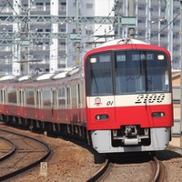 鉄道カラオケがさらに進化！京急電鉄の車内再現したカラオケルーム