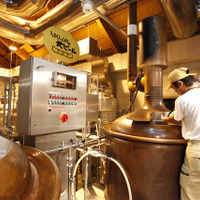 園内のビール工房「クラフトブルワリー」。地元の麦、ホッブ、麦芽を使ったビール造りに挑戦する
