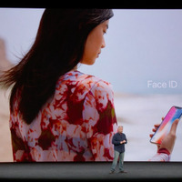 ホームボタンが消えて全面ディスプレイになった「iPhone X」が登場！顔認証は双子も識別!?