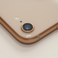 iPhone 8のリアカメラ。レンズ周囲のリングがシャープなかたちになった