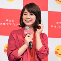 石田ゆり子、「犬まみれ」な写真を公開！ファンからは「幸せそう」「うらやましい」の声 画像