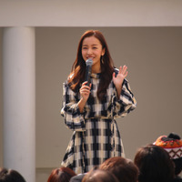 板野友美、新曲発売記念イベントで全国ツアー開催を発表