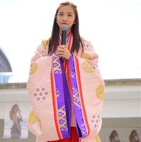 板野友美、ひな祭り衣装で新曲発売記念イベントに登場！
