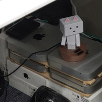 iMac Proの導入以前に活躍していた齋藤氏のMac miniも健在