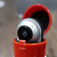 360 Camera専用のカプセルケースは本体とは別売。カラーはブラックとレッドが選べます