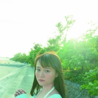 尾崎由香、1st写真集で初水着披露！FRIDAYでカット先行公開
