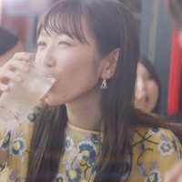 ウメッシュ4代目イメージキャラクターに岡本夏美！豪快な食べっぷり＆飲みっぷりを披露！