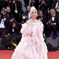 レディー・ガガ、ファードレス姿でベネチア国際映画祭に降臨！ 画像