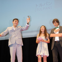 コンペティション部門東京サクラグランプリを受賞し喜ぶ「トルパン」トリオ