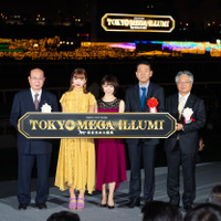 藤田ニコルと吉谷彩子、キュート＆シックなロングワンピ姿で「TOKYO MEGA ILLUMINATION」点灯式に登場