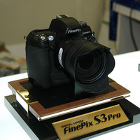 富士写真フイルムのFinePix S3 Pro。11月30日発売