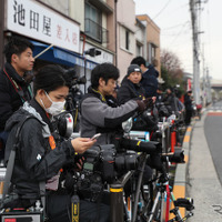 東京拘置所前の報道陣　(c) Getty Images