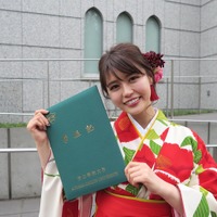 モッツァレラボディ・井口綾子、青山学院大学を卒業！振袖姿も披露