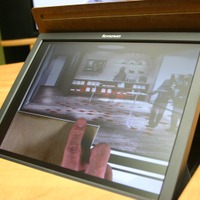 書画カメラによる映像の送信：書類や机上のサンプルなどの映像を配信できる