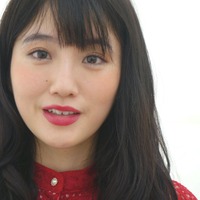 【インタビュー】吉本坂46「RED」のセンター・小寺真理、思わせぶりな女に挑戦