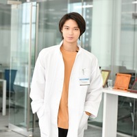 磯村勇斗、若き科学者役で『インハンド』に登場 画像