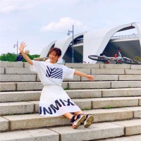 小松彩夏、笑顔キュートな私服姿に反響！デジタル写真集オフショット公開！