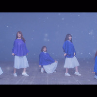 “メガネダンス”と“傘ダンス”に注目！乃木坂46、新MV公開