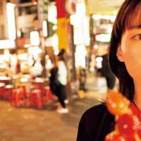 綾瀬はるかが世界中で食べ歩き！フォトブック『ハルカノイセカイ』シリーズ発売決定 画像