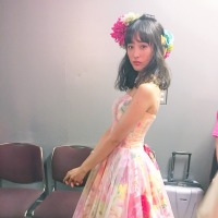 大友花恋のカラフルな花柄ドレス姿にファン注目！ 画像