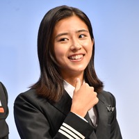 黒島結菜、パイロット制服姿にうっとり「女性が着ることで出る可愛さみたいなものが」 画像