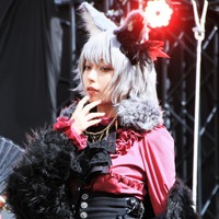 宇垣美里、人狼のコスプレ姿でステージを闊歩「この格好で動物園に行きたい！」 画像