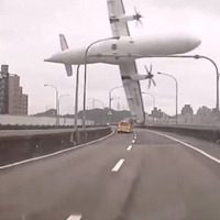 2015年に台湾で起きた飛行機墜落事故、その真相とは？......『世界衝撃映像100連発』 画像