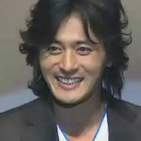 「スカパー！BB」で、昨年12月に開催されたチャン・ドンゴンの「ファンミーティング」および「写真集出版記念記者会見」の模様の映像配信がスタート。サイン入りプレゼントも。