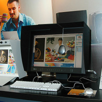 　ナナオは2日、キャリブレーション対応液晶ディスプレイ「EIZO ColorEdgeシリーズ」の現行ラインアップから今後発売予定の試作機までを日本印刷技術協会主催の展示会「PAGE2005」に出品した。