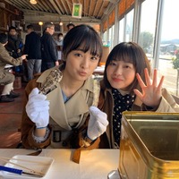大友花恋、山田杏奈と『新米姉妹』2ショット！“食い倒れツアー写真”を初公開！ 画像