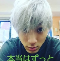 山田裕貴の新鮮な銀髪ヘア公開「本当はずっとこの色がいい」 画像