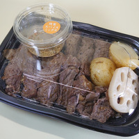 「今日はご飯で肉をガッツリ食うぜ！」という日にオススメな、大戸屋「サーロインステーキ重」 画像