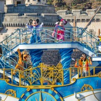 ミッキーマウス＆ディズニーの仲間たちが、和服姿でゲストに新年の挨拶 画像