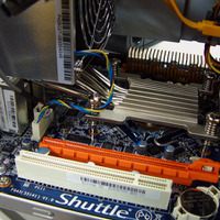 拡張スロットはPCI、PCI Express（x16）がそれぞれ1スロットずつ