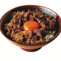 春の贅沢！丸亀製麺、「神戸牛と大和芋のとろ玉うどん」数量限定販売