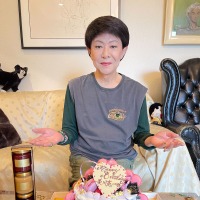 美川憲一、75歳誕生日迎え「まだまだしぶとく。生きてやるわよ～」 画像