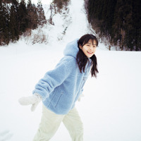 NGT48の美少女・本間日陽、1st写真集は動画付きポストカードが特典に 画像